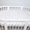 Cearceaf Premium Ranforce 5 Stele – cu inimioare aurii și gri, pentru Pătuț Bebeluș (Rotund 75x75 / Oval 77x127 / 120x60)