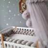 Baldachin cu 2 pompoane pentru pătuț gri